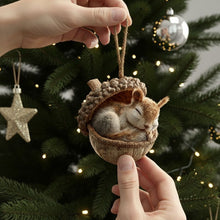 Afbeelding in Gallery-weergave laden, Acorn Dreams – Slapende Bosvriendjes – Handgemaakt om op te hangen
